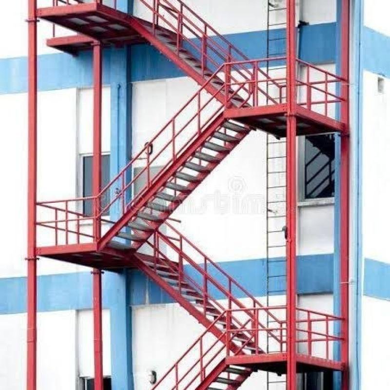 تصميم. وتنفيذ سلم طوارئ